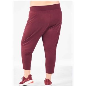 Fabletics Sleek Knit Drawstring Pant
Relaxed silhouette with deep pockets 3xl